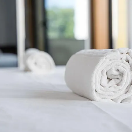 Guestready - Tradition Near Lapa Station * Oporto